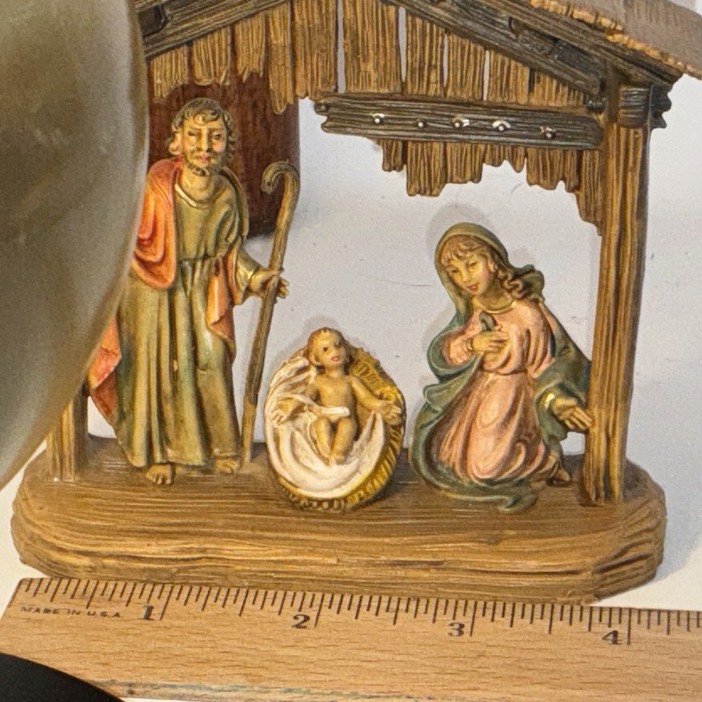 Nativity Scene Jesus Mary And Joseph 4.5x4.5x2 Plastic/Resin